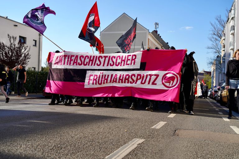 Antifaschistischer Frühjahrsputz in Leipzig-Stötteritz